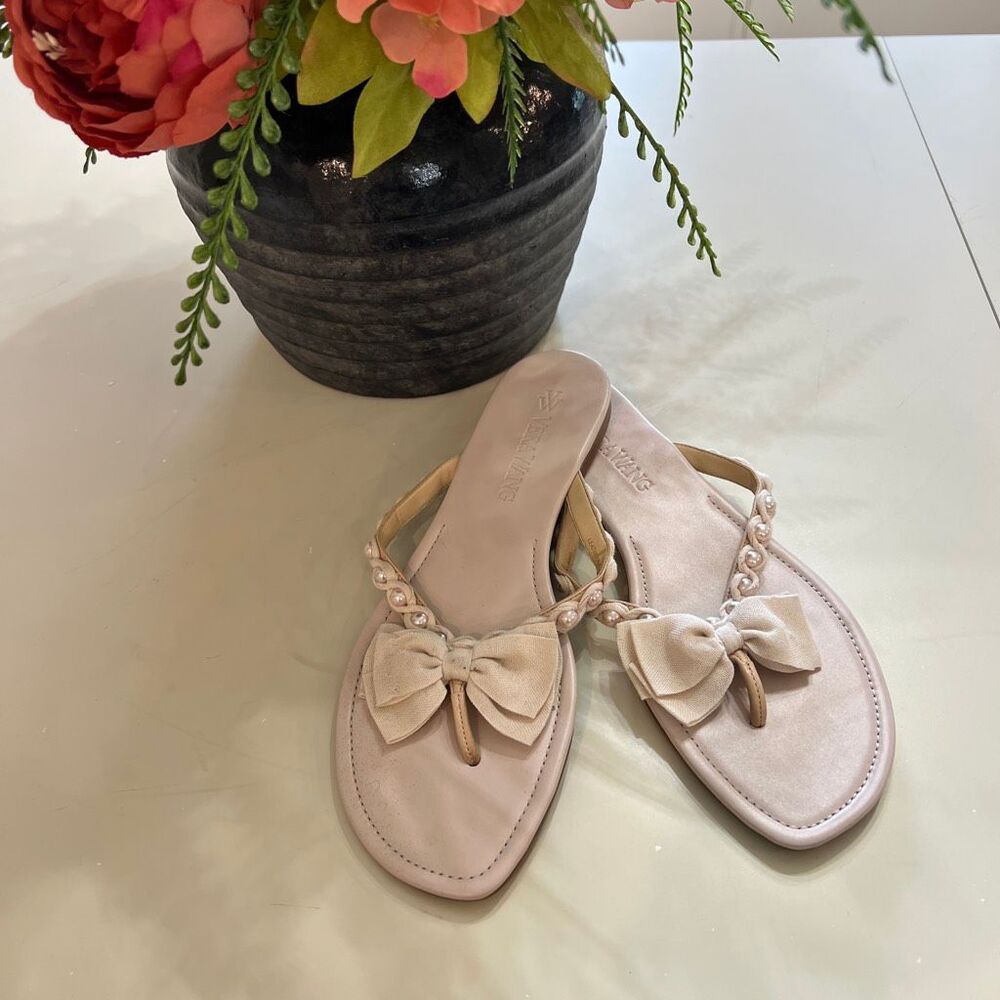 Vera Wang Women's Bow Faux Pearl Flip-flop T-strap Flat Sandals Beige Size 9